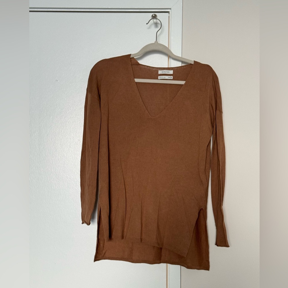 Aritzia Babaton camel V Neck Sweater long sleeve XXS